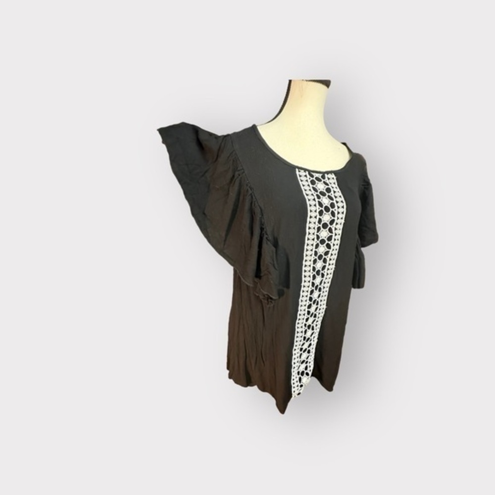 π NWT Womenβs 12 Bloomchic Black Solid Contrast Lace Ruffle Round Neck Blouse L